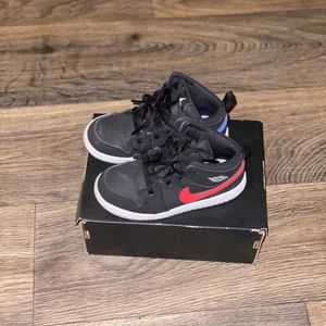 COPY - COPY - COPY - Gently used Jordan’s size 9C